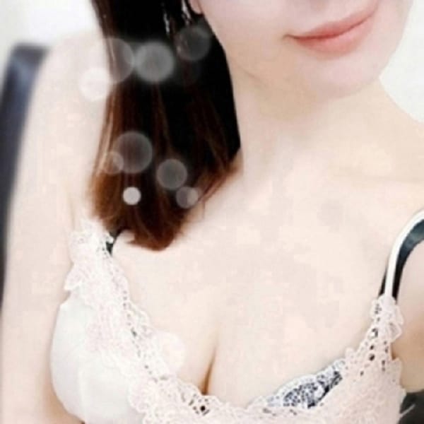 華月 えま | Pure White(四条烏丸・烏丸御池・京都駅)