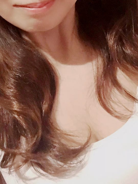 美岡はな|癒しの古民家サロン「らんぷ」で評判の女の子