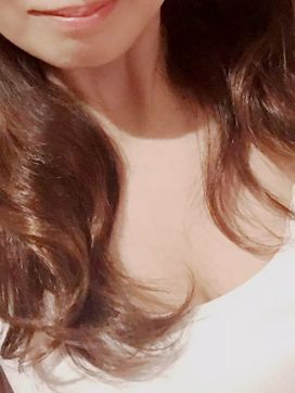 美岡はな|癒しの古民家サロン「らんぷ」で評判の女の子