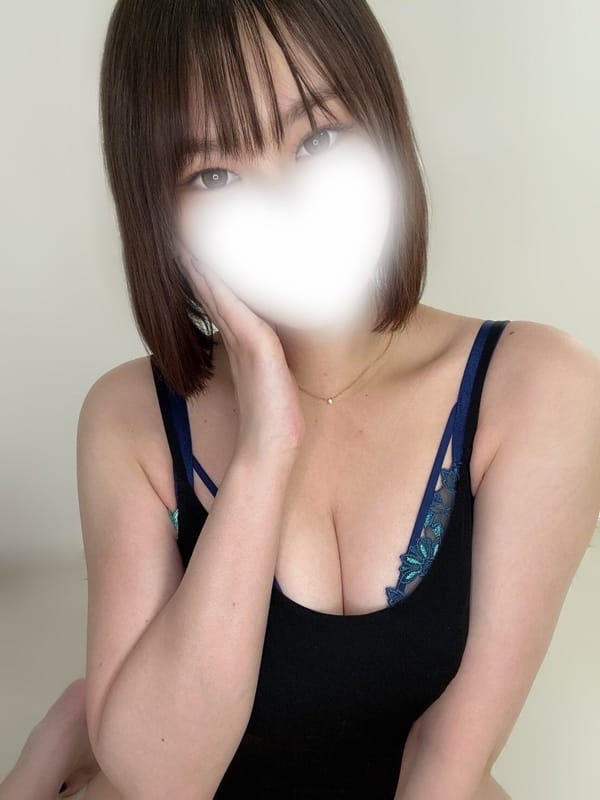 さな|matom新宿御苑で評判の女の子