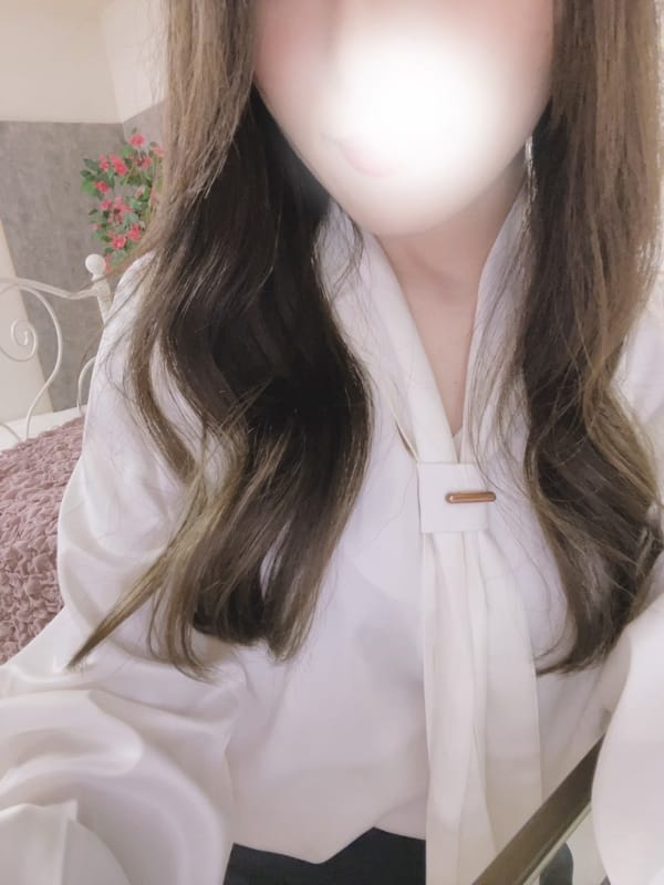 桜井 ゆな【ミニマム美秘書♪】