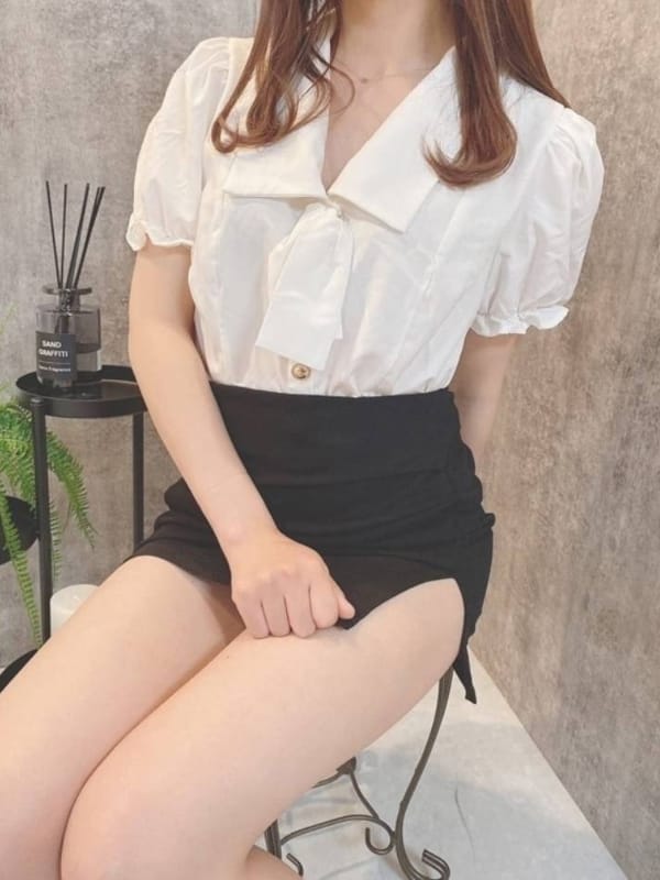 白雪 りな【人懐っこい♪イマドキ秘書】