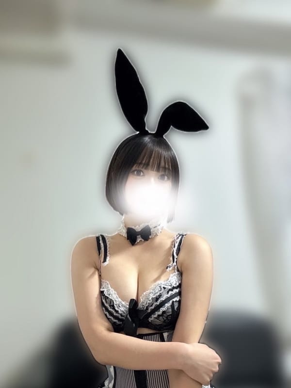 白銀あい|うさぎのお部屋で評判の女の子