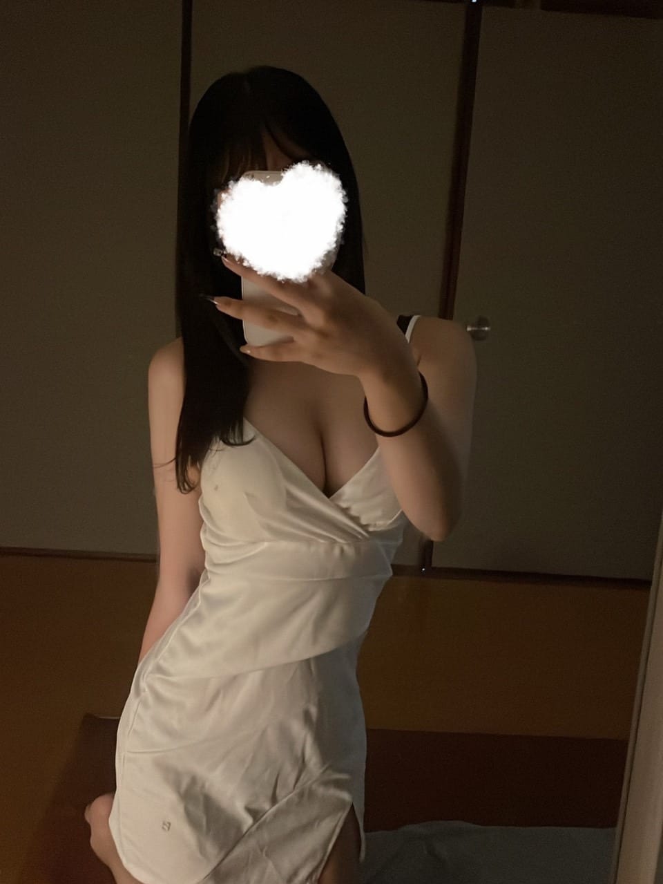 成瀬ゆな|呉メンズエステ ～おいるまみれ～でおすすめの女の子