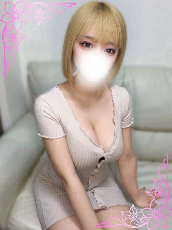小倉りあ