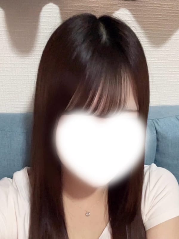 鹿目なこ