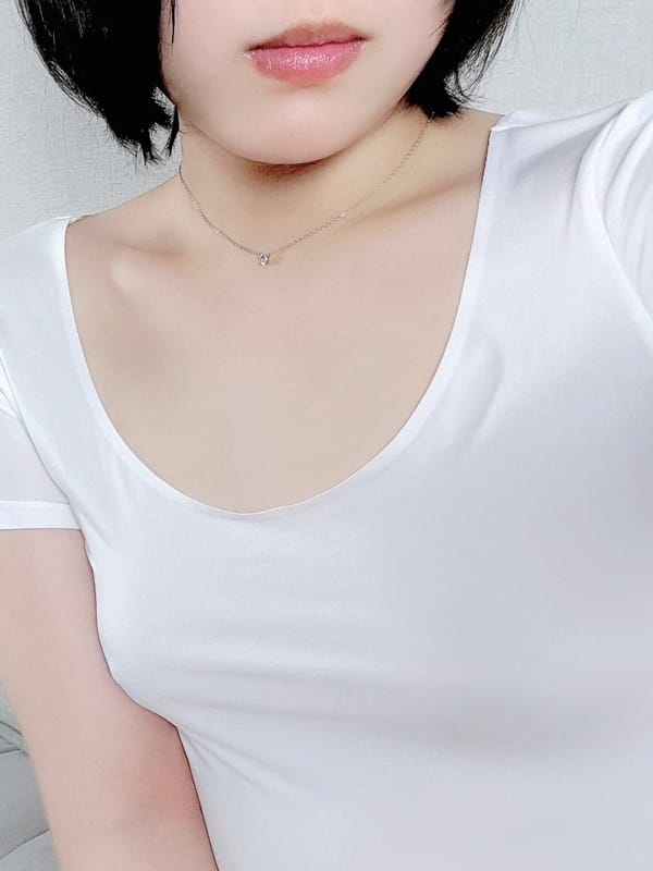 麦（むぎ）|白シャツと彼女「しろかの」でおすすめの女の子