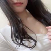 彼女にしたいアイドル系美少女|白シャツと彼女「しろかの」