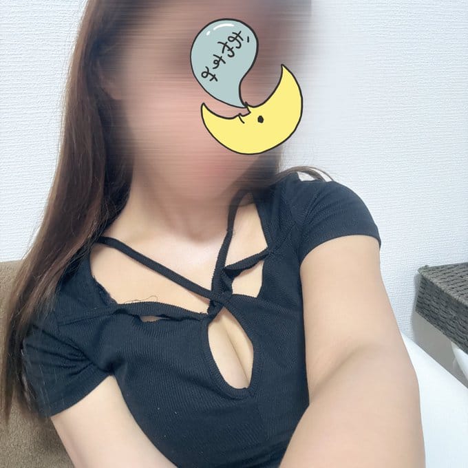 「こんばんは」09/04(木) 04:56 | 帝るなの写メ