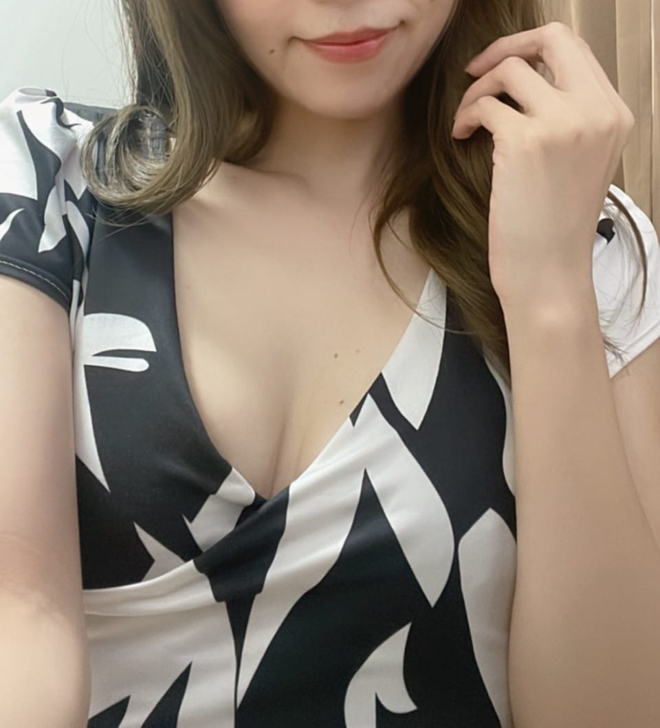 「11/26デビュー♪」11/26(水) 21:13 | すみれの写メ