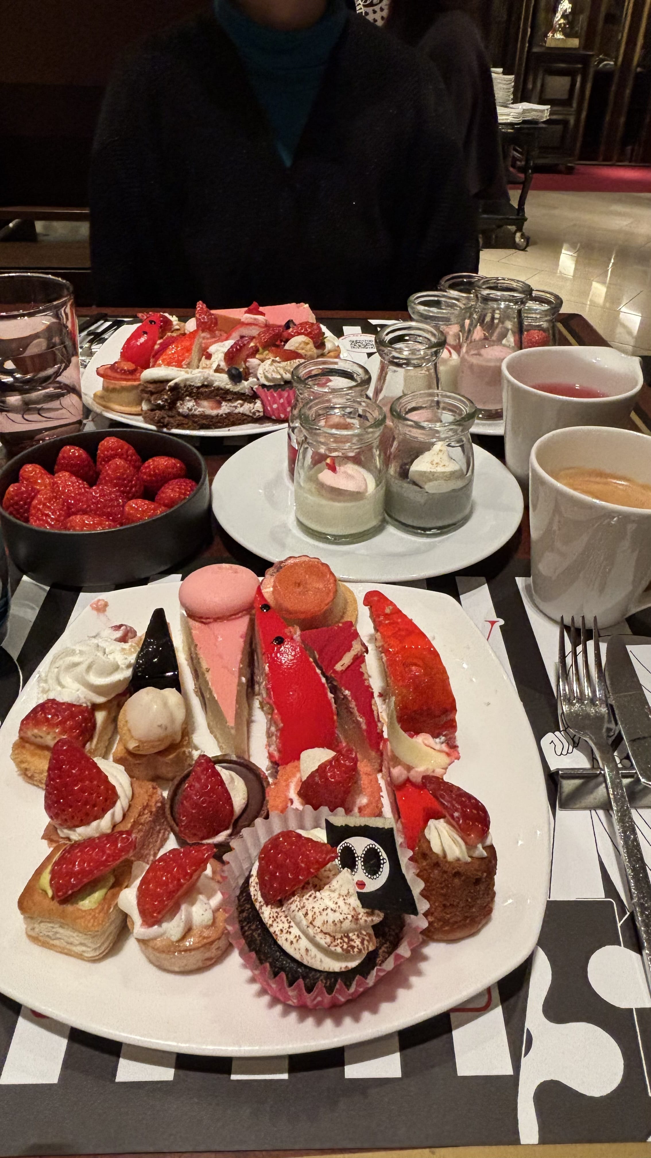 「スイーツビュッフェ」02/21(土) 23:11 | 伊藤あおいの写メ