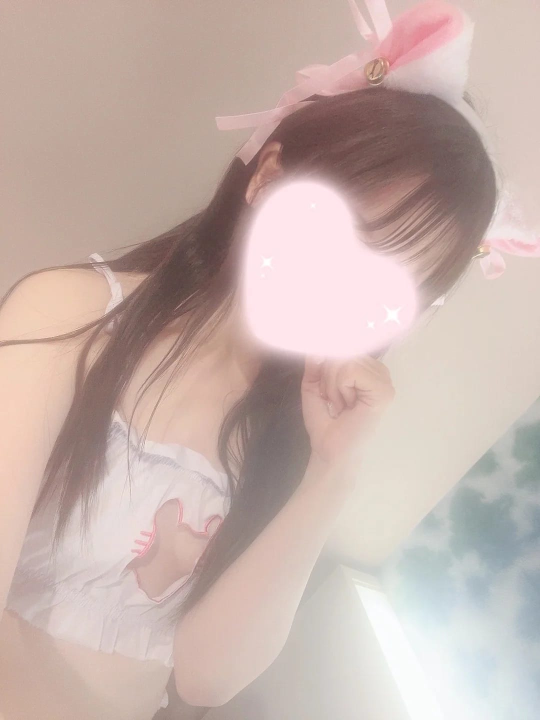 「めっちゃ雨降っててまた冬アウター復活」02/25(水) 14:55 | 七瀬　かのんの写メ