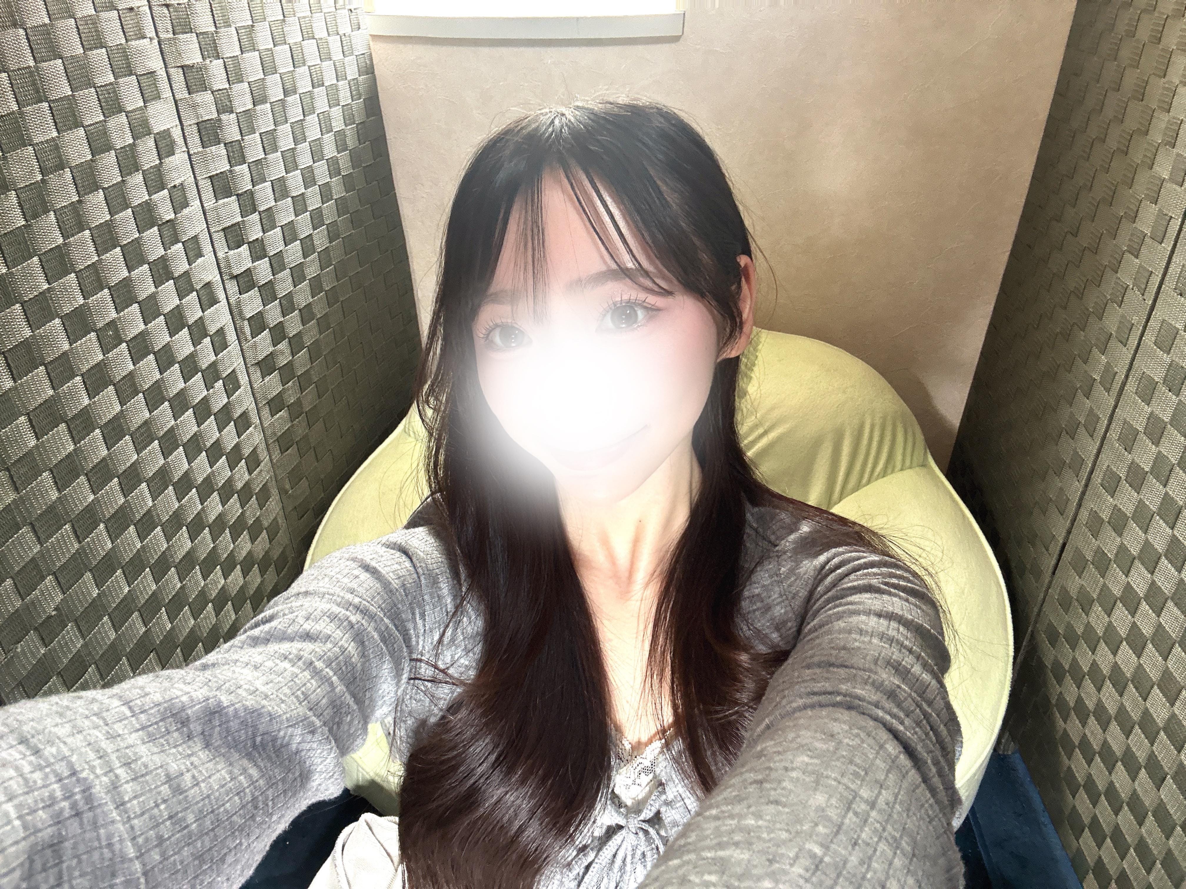 「出勤してます♡」04/17(金) 12:06 | なる　兵庫の写メ日記