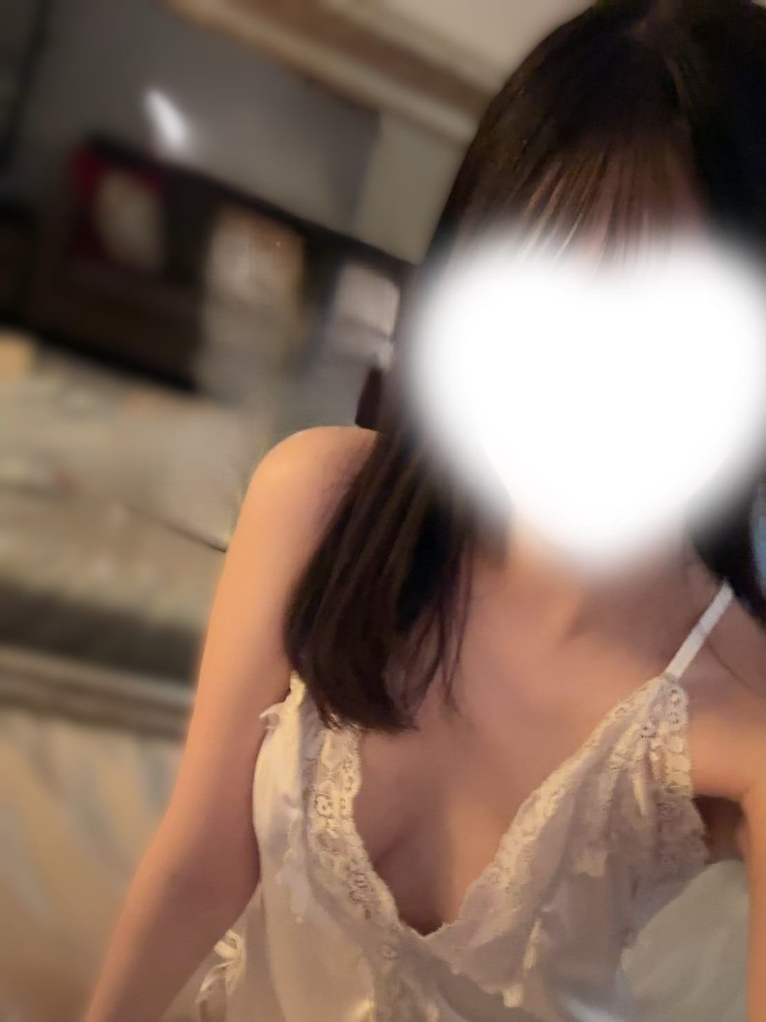 ハタチで清楚な現役女子大生