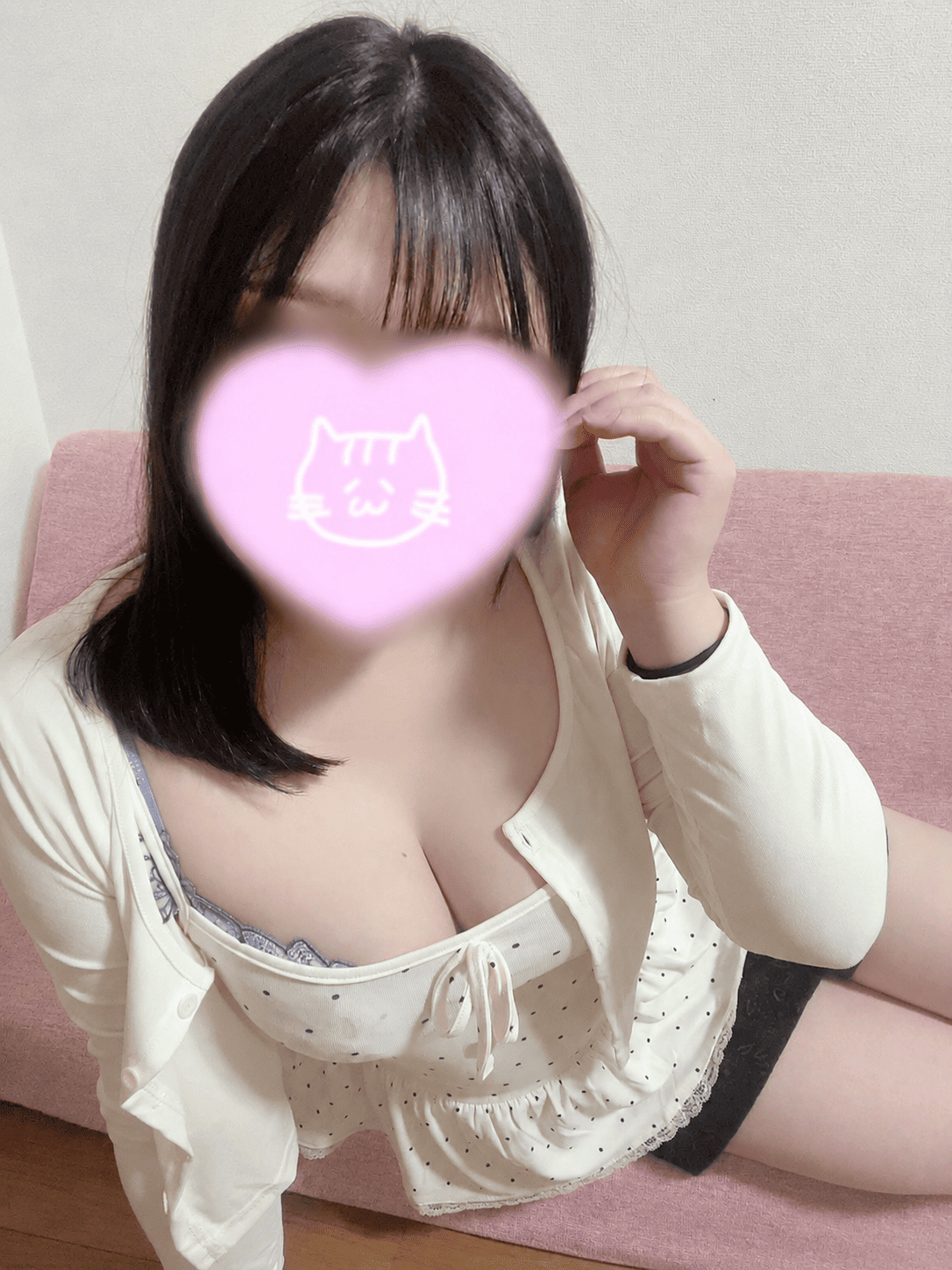 萌咲にる「見たい？♡」05/23(土) 22:53 | 萌咲にるの写メ