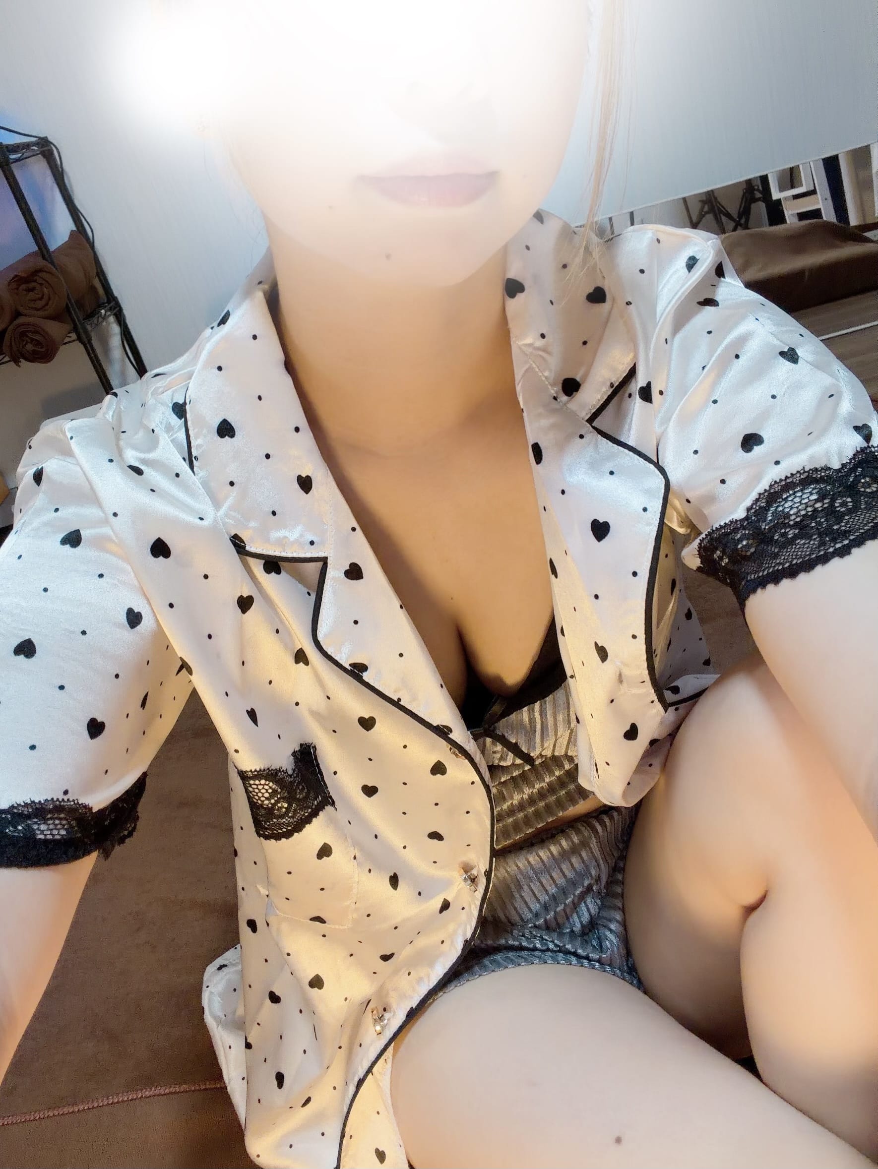 「いますヽ(*' '*)ﾉ」06/08(月) 12:23 | りんかの写メ