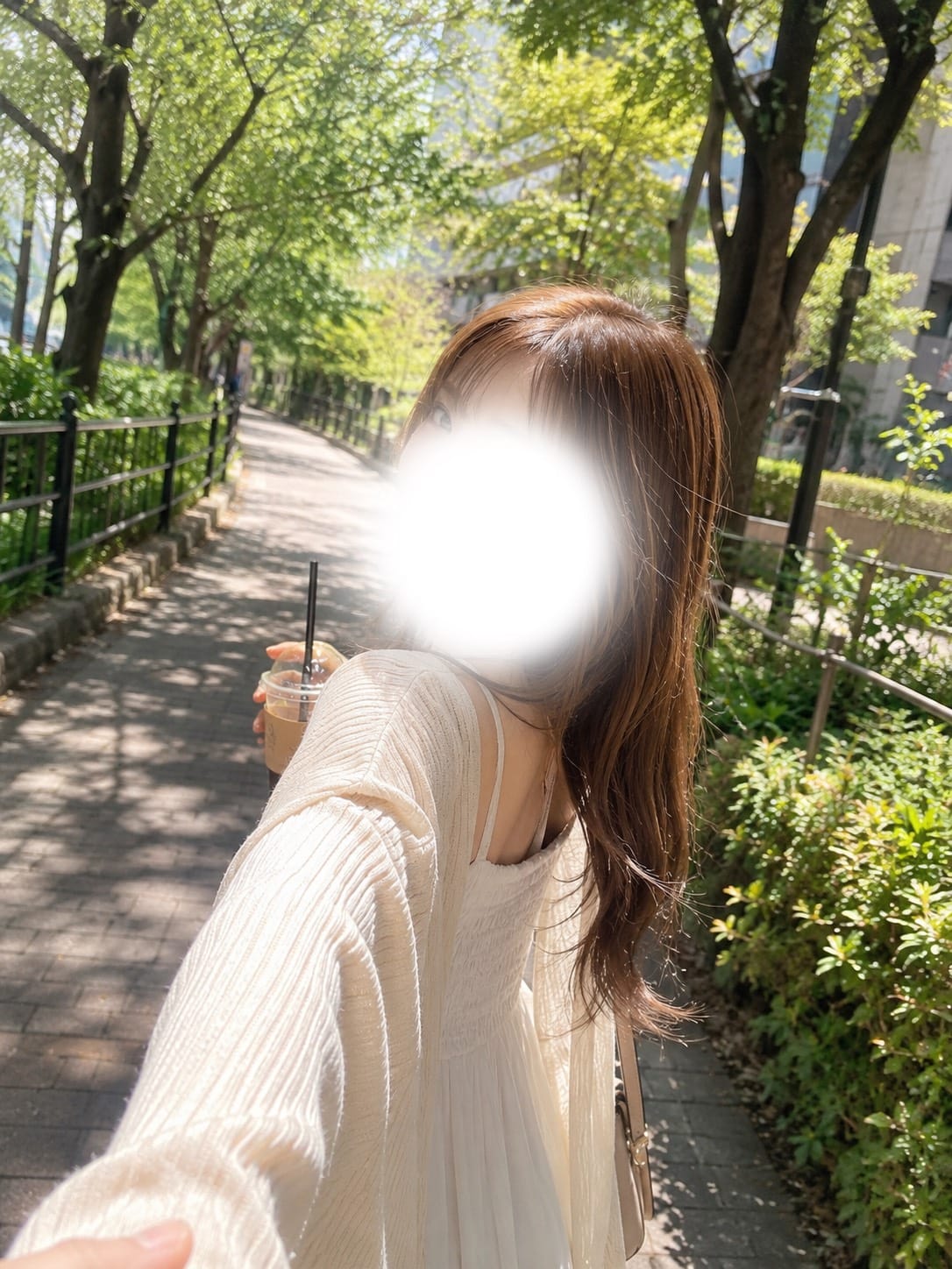 「デートなう、って使っていいよって笑」06/10(水) 16:43 | 綾波　ことねの写メ