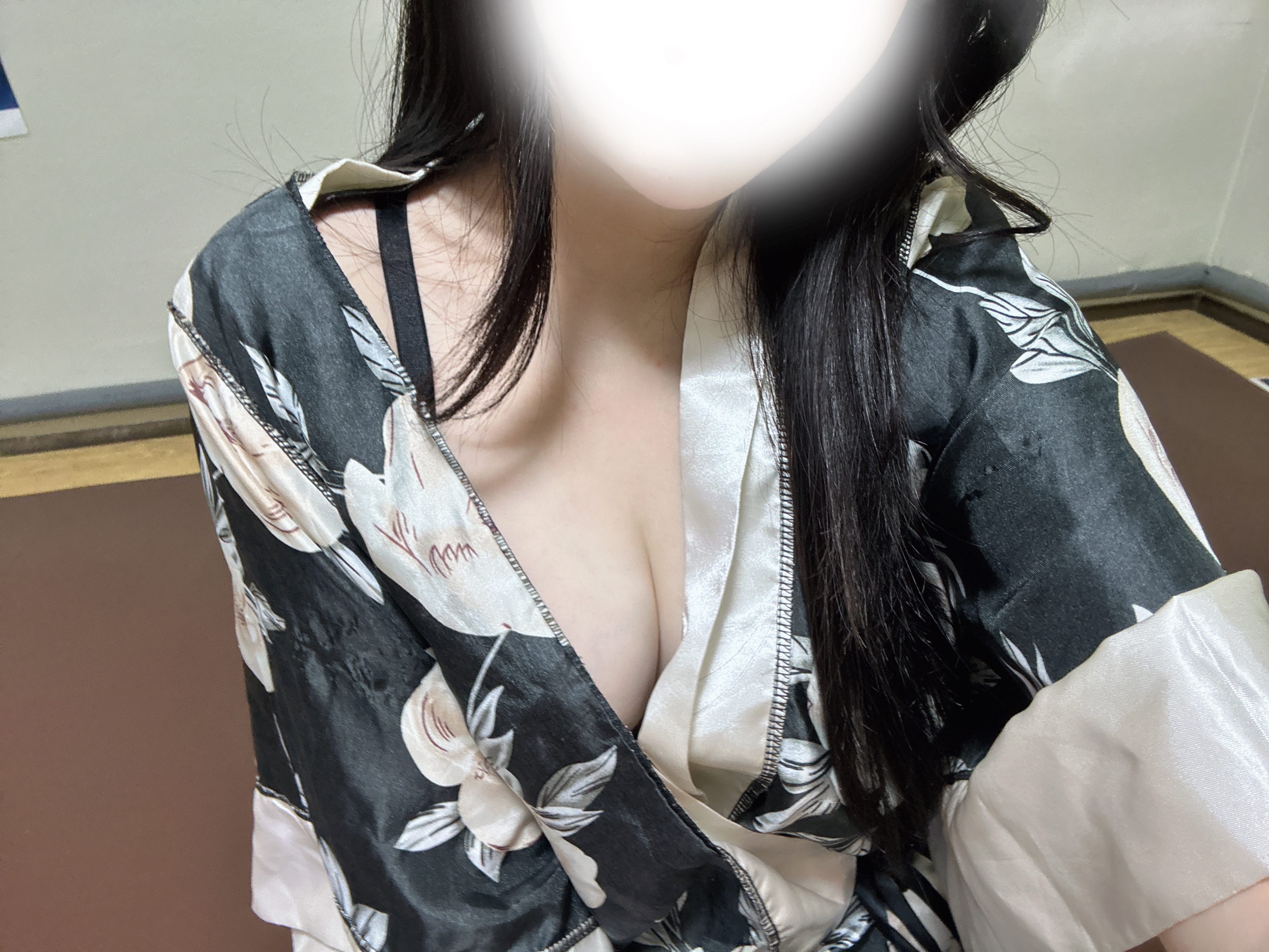 「急遽14:30〜18:00まで出勤してます♡」06/15(月) 14:24 | 澪（みお)の写メ