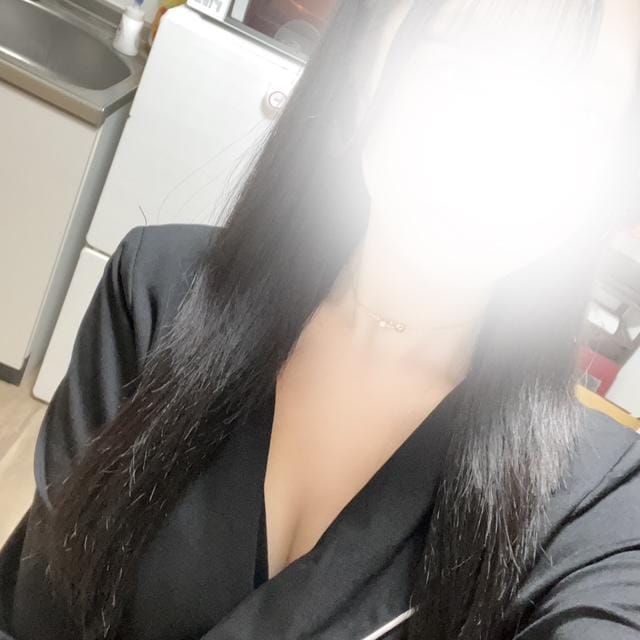 奏  もも「出勤してるよー！」06/28(日) 20:16 | 奏  ももの写メ