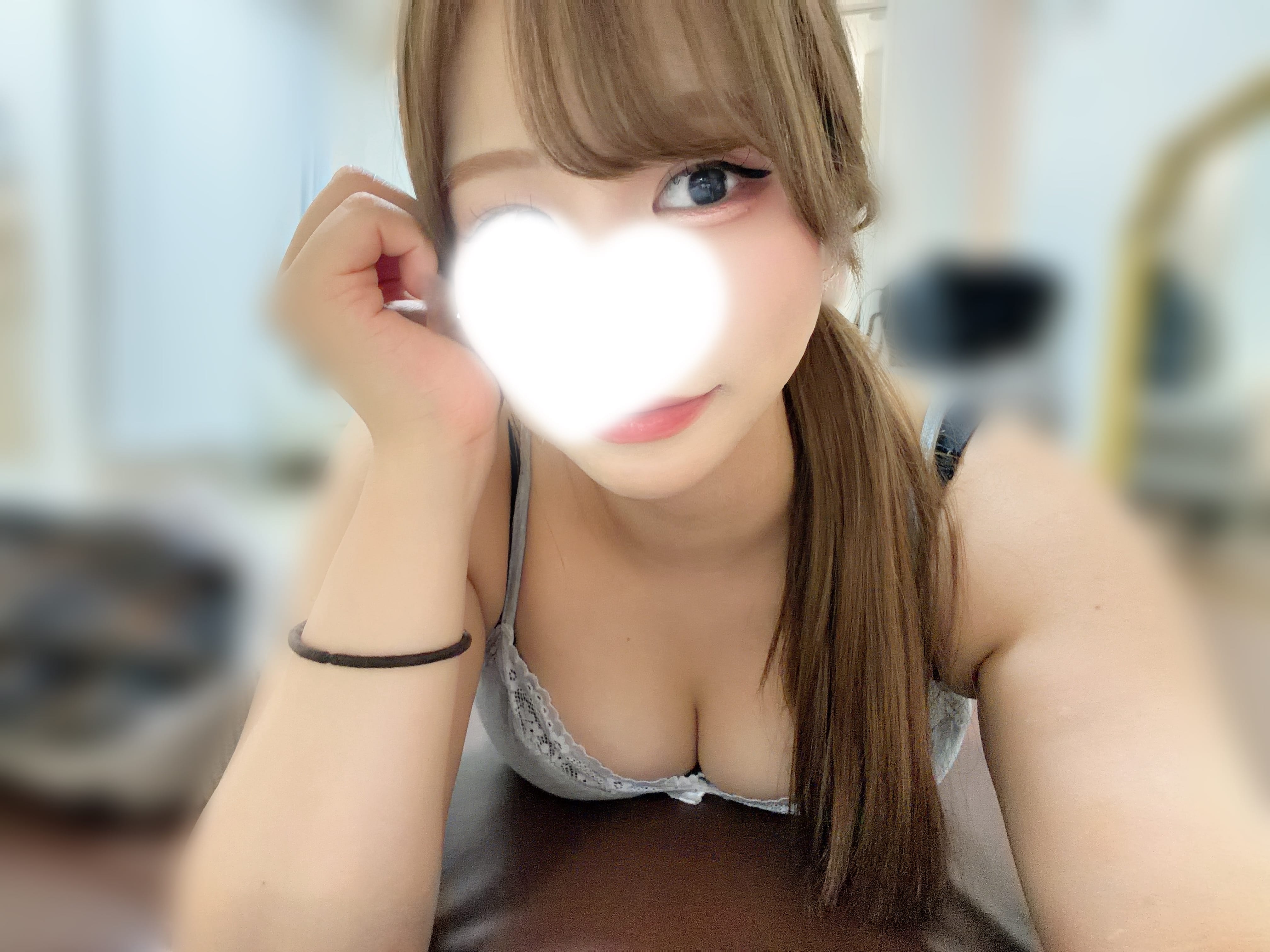 美月ひより「ちらっ」09/09(水) 23:17 | 美月ひよりの写メ