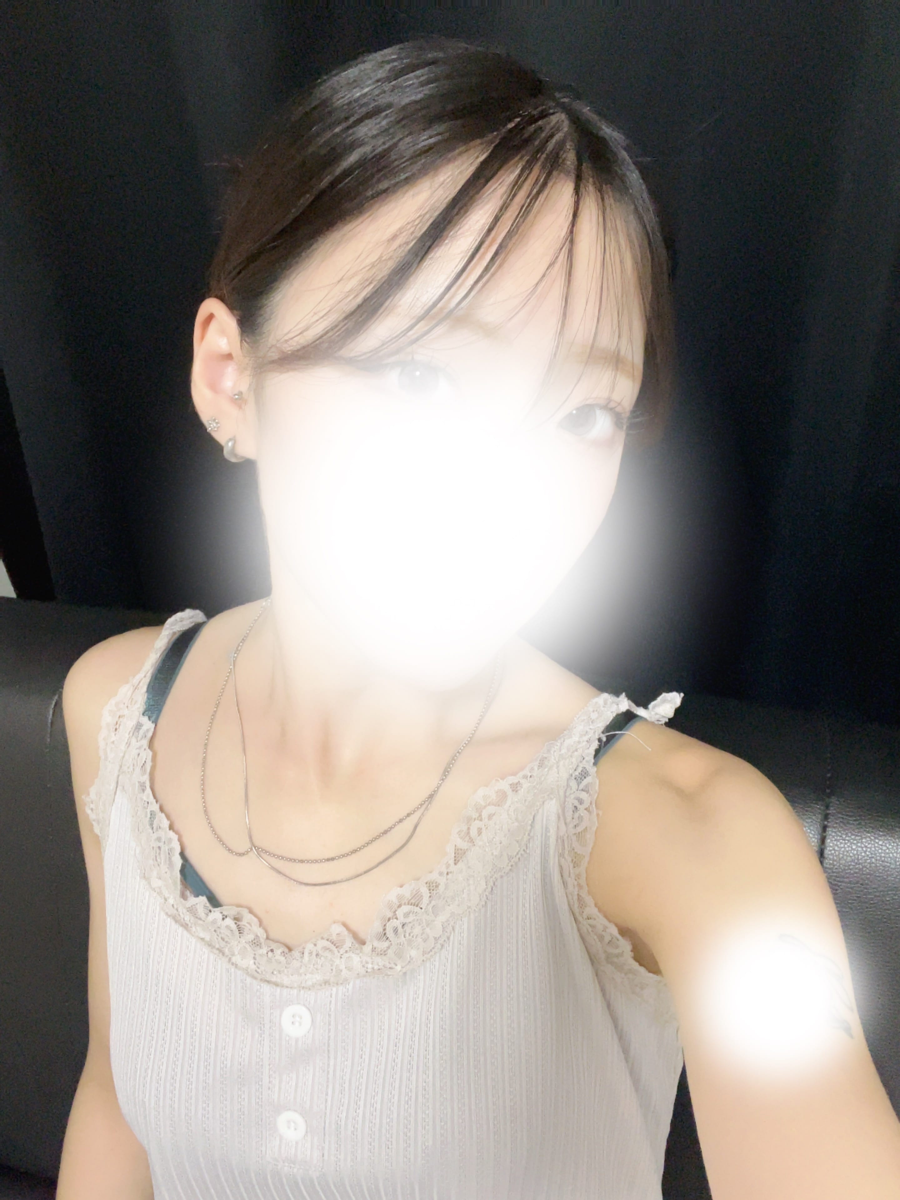 「出勤したよ〜(*¯︶¯♥)」10/01(木) 13:46 | 白瀬 ききの写メ