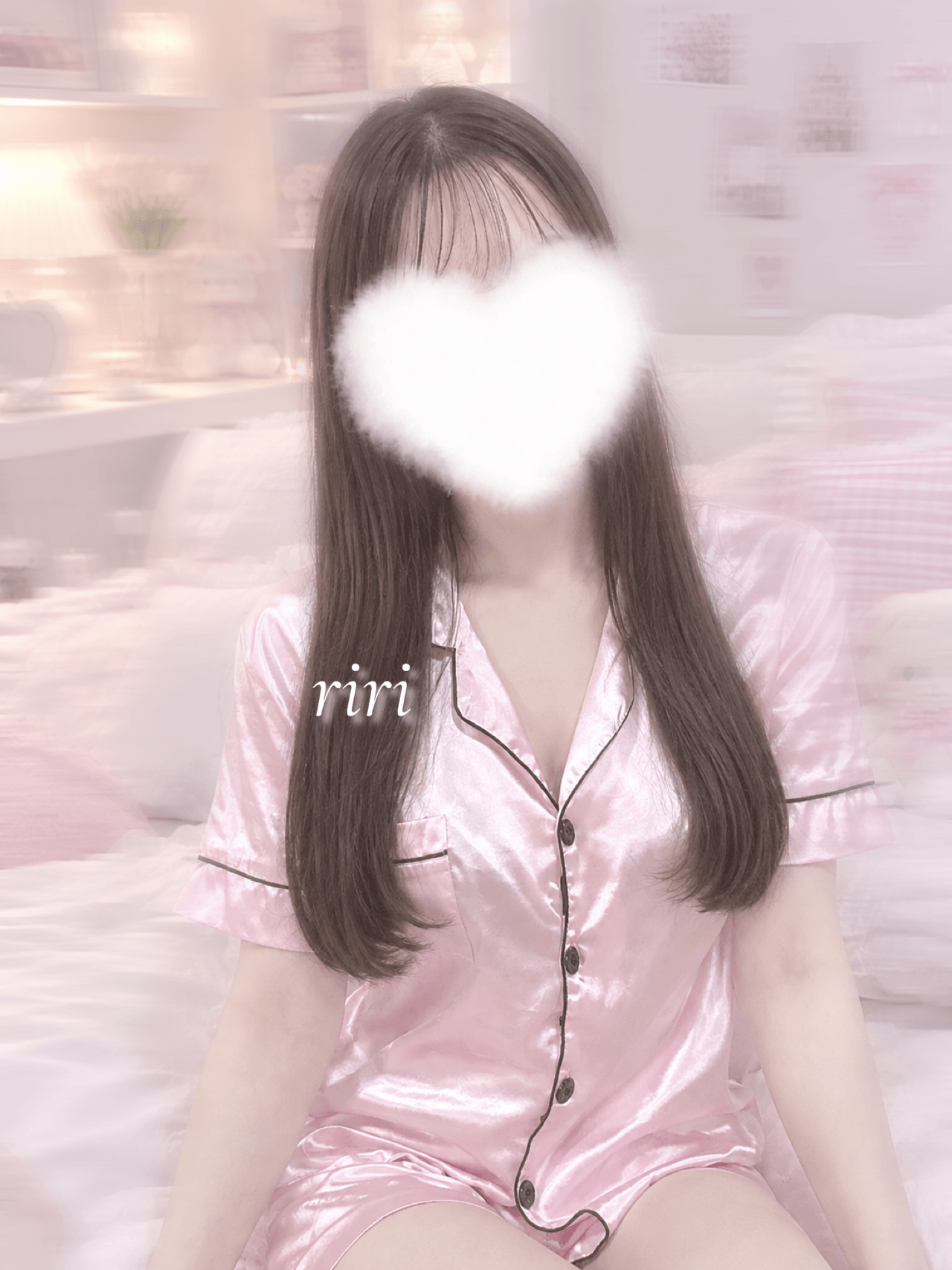 りり「お部屋いるよ♡♡」10/02(金) 10:35 | りりの写メ