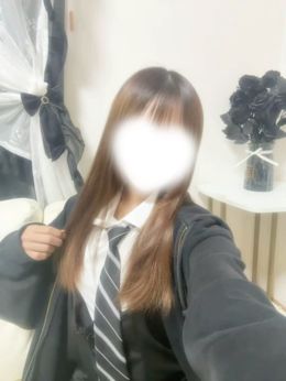 今日は少し寒いからパーカー着てます✨