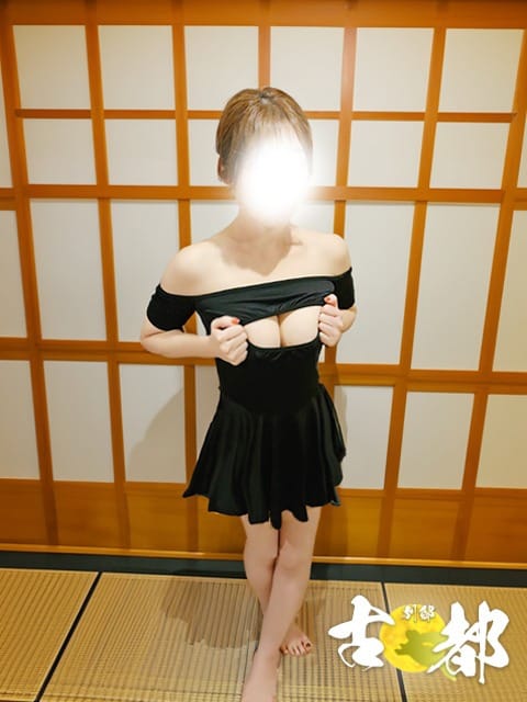 「■業界最高レベルの30代～50代迄の美魔女在籍■」10/12(月) 01:16 | 日向　ことりの写メ